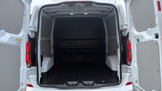 Ford Transit Custom 320 L2 Diesel Fwd 2.0 EcoBlue 150ps H1 Double Cab Van Sport - Image 12